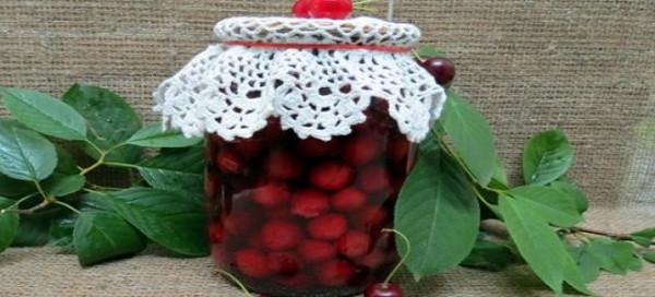 Вишня в собственном соку с косточками