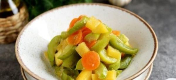 Тушеная репа с овощами