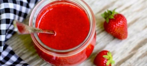 Клубника с сахаром в блендере на зиму