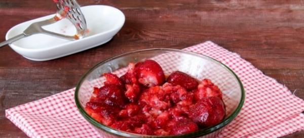 Клубника дольками с сахаром на зиму