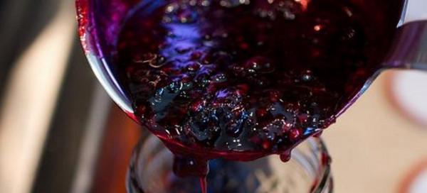 Жимолость с клубникой с сахаром