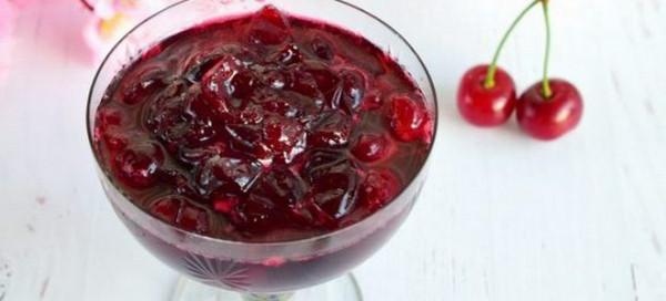 варенье из вишни без косточек на сковороде