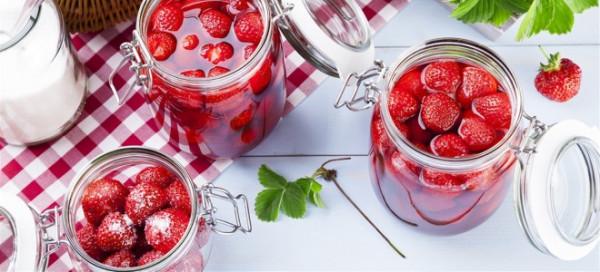 Клубника в собственном соку с сахаром