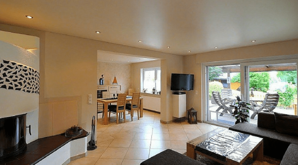 Какой натяжной потолок выбрать - глянцевый или матовый?