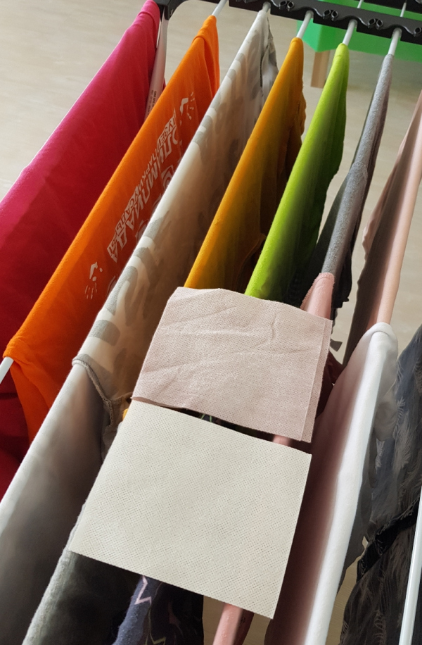 Стоит ли стирать с салфетками против окрашивания