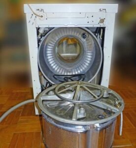 Как происходит замена подшипника в стиральной машине Aристон? Ремонт стиралки своими руками